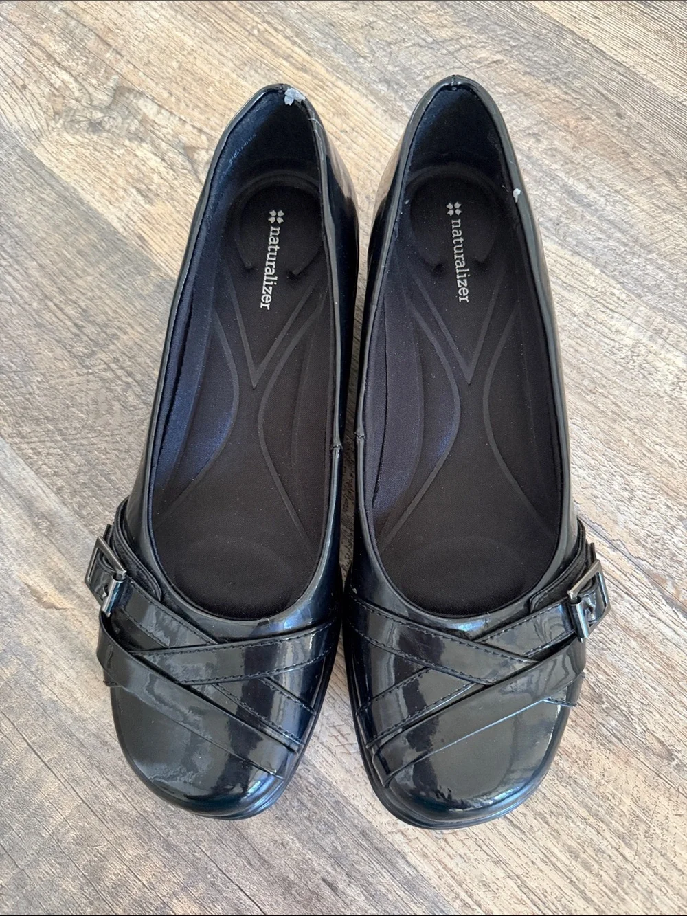 Naturalizer Women’s S8.5 M Black Glossy Slip On Comfort wedge shoe flawed